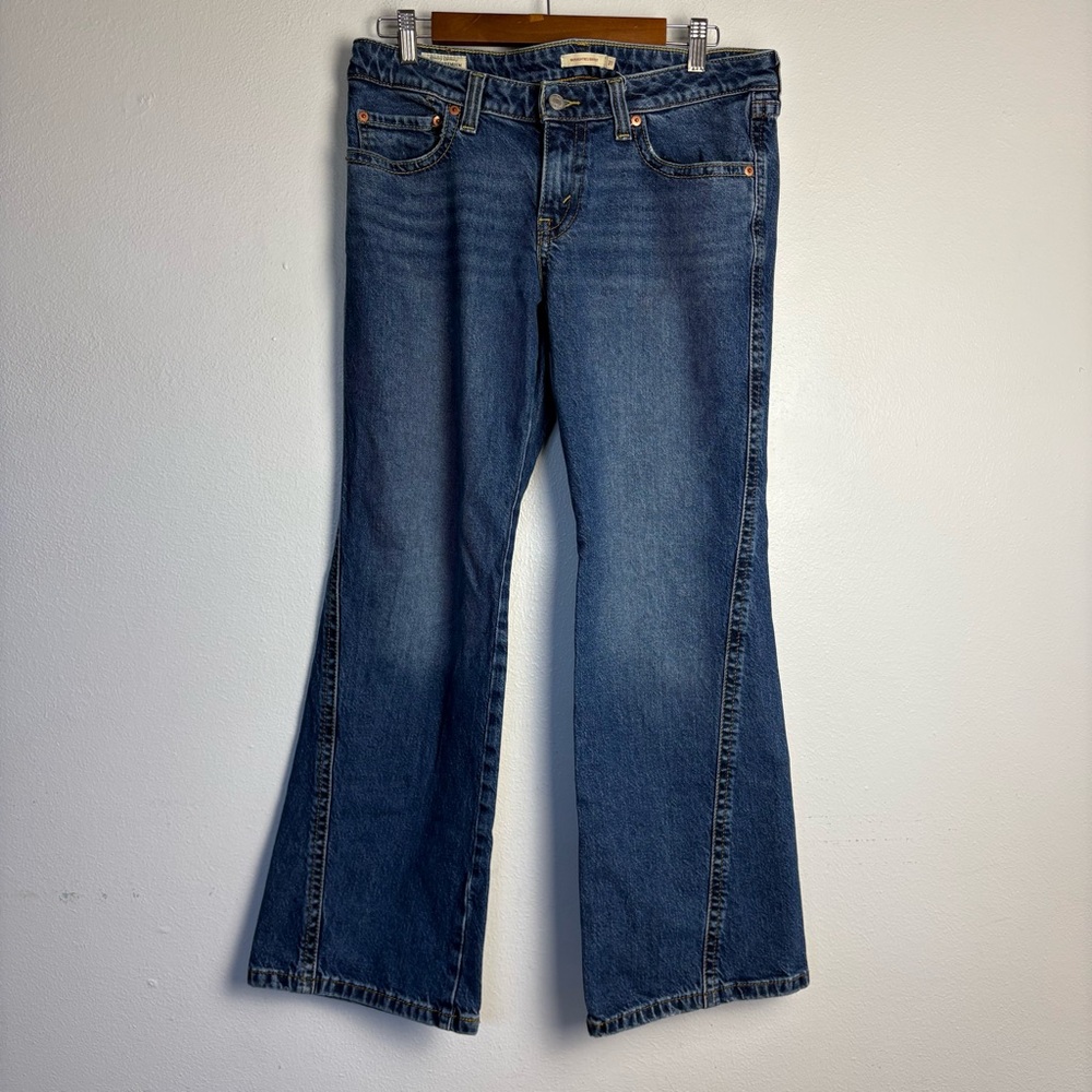 Levi's Noughties Bootcut Low Rise‎ Women’s Medium Wash Denim Jeans Size 31